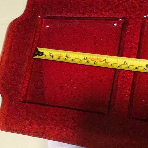 🎄
Red glass serving dish with 3 separate divided spaces., NEW - Picture 9 of 13